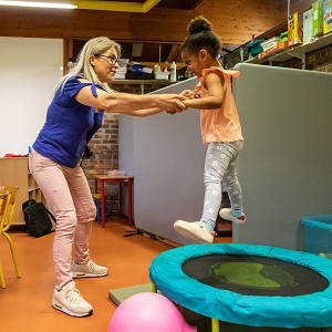 ACCOMPAGNEMENT A L'INTEGRATION DES ENFANTS EN DIFFICULTE A L'ECOLE PUBLIQUE, HANDICAP PSYCHIQUE LEGER, ECOLE MATERNELLE ROGER SALENGRO, LOUVIERS, EURE, NORMANDIE, FRANCE 