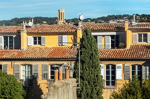 FACADE DES MAISONS COTE COUR DU COURS MIRABEAU, AIX-EN-PROVENCE, BOUCHES-DU-RHONE, FRANCE 