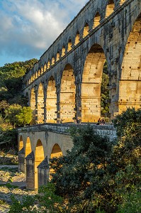 PONT DU GARD A TROIS NIVEAUX, ANCIEN AQUEDUC ROMAIN DU PREMIER SIECLE QUI ENJAMBE LE GARDON, CLASSE MONUMENT HISTORIQUE, VERS-PONT-DU-GARD, FRANCE 