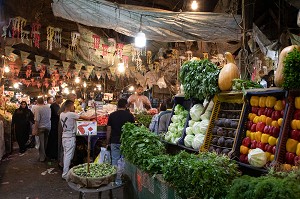 ETALAGE DE FRUITS ET LEGUMES, MARCHE EL DAHAR, QUARTIER POPULAIRE DE LA VIEILLE VILLE, HURGHADA, EGYPTE, AFRIQUE 