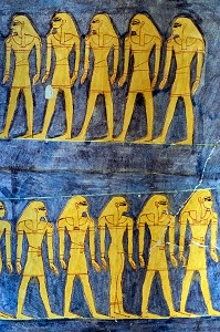 BAS-RELIEF ET FRESQUES PEINTES AUX COULEURS VIVES ILLUSTRANT LE LIVRE DES CAVERNES OU LIVRE DES QUERERTS, TEXTE FUNERAIRE DE L'EGYPTE ANTIQUE, TOMBEAU DE RAMSES IX, VALLEE DES ROIS, LOUXOR, EGYPTE, AFRIQUE 