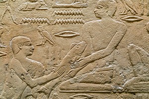 SCENE DE PECHE DE POISSONS, BAS-RELIEF DU MASTABA DE KAGEMNI, VIZIR DU PHARAON TETI DE LA IV EME DYNASTIE, NECROPOLE DE SAQQARAH, REGION DE MEMPHIS ANCIENNE CAPITALE DE L'EGYPTE ANTIQUE, LE CAIRE, EGYPTE, AFRIQUE 