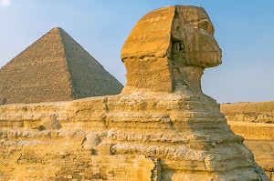 SPHINX COUCHANT DE GIZEH, STATUE THERIANTHROPE, PLUS GRAND SCULPTURE MONUMENTALE MONOLITHIQUE AU MONDE DE 73,5 METRES DE LONGUEUR LE CAIRE, EGYPTE, AFRIQUE 