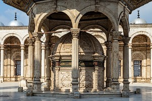 TOMBEAU DE MOHAMMED ALI PACHA, COUR INTERIEURE DE LA MOSQUEE D'ALBATRE DE MEHEMET ALI, STYLE TURC DU XIX EME SIECLE, CITADELLE DE SALADIN, LE CAIRE, EGYPTE, AFRIQUE 