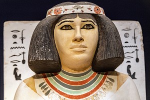 STATUE DE NEFRET, FEMME DU PRINCE RAHOPEP DE LA IV EME DYNASTIE, MUSEE EGYPTIEN DU CAIRE CONSACRE A L'ANTIQUITE EGYPTIENNE, LE CAIRE, EGYPTE, AFRIQUE 