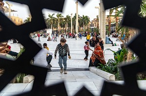 ESPLANADE DE LA MOSQUEE AL HUSSEIN, QUARTIER DE KHAN EL-KHALILI, LE CAIRE, EGYPTE, AFRIQUE 