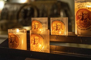 CRYPTE DE LA BASILIQUE SAINTE-THERESE DE LISIEUX, DEDIEE A SAINT-LOUIS ET ZELIE MARTIN, LES PARENTS DE LA SAINTE, HAUT-LIEU DE PELERINAGE, LISIEUX, PAYS D'AUGE, NORMANDIE, FRANCE 