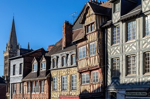 FACADES DES MAISONS A COLOMBAGES DES XV, XVI, XVII EME SIECLE, RUE HENRI CHERON, LISIEUX, PAYS D'AUGE, NORMANDIE, FRANCE 