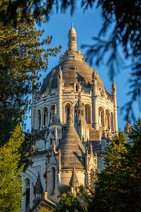 DOME DE 97 METRES, COUPOLE DE LA BASILIQUE SAINTE-THERESE DE LISIEUX, HAUT-LIEU DE PELERINAGE, LISIEUX, PAYS D'AUGE, NORMANDIE, FRANCE 