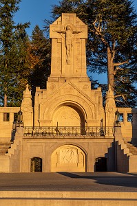 MISE AU TOMBEAU DE JESUS, LE CHEMIN DE CROIX DE LA BASILIQUE SAINTE-THERESE DE LISIEUX, HAUT-LIEU DE PELERINAGE, LISIEUX, PAYS D'AUGE, NORMANDIE, FRANCE 