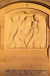 MISE AU TOMBEAU DE JESUS, LE CHEMIN DE CROIX DE LA BASILIQUE SAINTE-THERESE DE LISIEUX, HAUT-LIEU DE PELERINAGE, LISIEUX, PAYS D'AUGE, NORMANDIE, FRANCE 