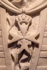 CROIX DE L'ORDRE DE MALTE SCULPTEE EN MARBRE AU MUSEE DE BASTIA