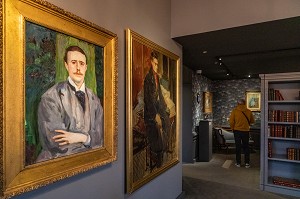 PORTRAITS PEINTS EXPOSES A LA VILLA DU TEMPS RETROUVE A CABOURG