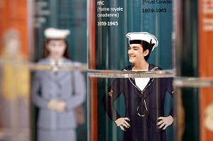 CENTRE JUNO BEACH, VISITE VIRTUEL AVEC PIERRE ET MADELEINE, COURSEULLES-SUR-MER, SITE DU DEBARQUEMENT DU 06 JUIN 1944, NORMANDIE, FRANCE 