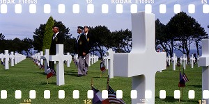 VETERANS AMERICAINS, CIMETIERE AMERICAIN, COLLEVILLE-SUR-MER, COMMEMORATION DU 06 JUIN 1944 SUR LES PLAGES DU DEBARQUEMENT EN NORMANDIE, FRANCE, 06 JUIN 2003 