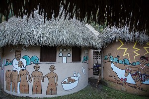 COUPEURS DE TETES, PEINTURES ETHNIQUES SUR DES HUTTES, VALLEE DE VINALES, CLASSEE AU PATRIMOINE MONDIAL DE L’HUMANITE PAR L’UNESCO, CUBA, CARAIBES 