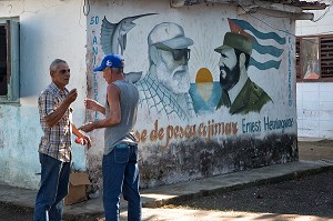 PORT DE PECHE DE COJIMAR, PETIT VILLAGE DE PECHEURS A L'EST DE LA HAVANE OU ERNEST HEMINGWAY AIMAIT PARTIR A LA PECHE EN MER, SOURCE D'INSPIRATION DE SON LIVRE 'LE VIEL HOMME ET LA MER', CUBA, CARAIBES 