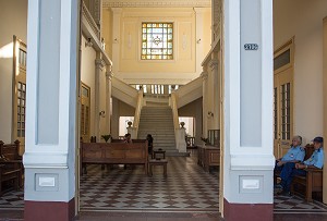 ENTREE DU PALACIO DE GOBIERNO, PALAIS DU GOUVERNEMENT, ACTUEL HOTEL DE VILLE ET SIEGE DU POUVOIR POPULAIRE, PLACE DU PARQUE JOSE MARTI, CIENFUGOS, CLASSEE AU PATRIMOINE MONDIAL DE L'HUMANITE PAR L'UNESCO, CUBA, CARAIBES 