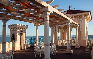 PALACIO DE VALLE, ANCIEN PALAIS CONSTRUIT AU 20EME SIECLE DANS UN MELANGE DE STYLES MAURESQUE, ROMAN, GOTHIQUE ET VENITIEN, CIENFUEGOS, TRANSFORME EN HOTEL RESTAURANT, CLASSEE AU PATRIMOINE MONDIAL DE L'HUMANITE PAR L'UNESCO, CUBA, CARAIBES 