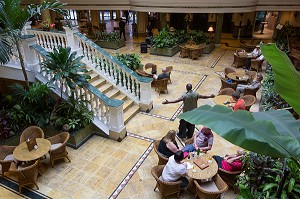 HALL INTERIEUR (LOBBY) DE L'HOTEL PARQUE CENTRAL, LA HAVANE, CUBA, CARAIBES 