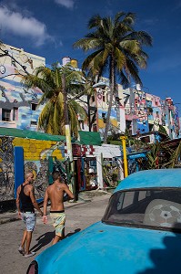 PEINTURES DE LA SANTERIA (SYNCHRETISME CUBAIN, CULTURE AFRO CUBAINE), OEUVRES PICTURALES DE SALVADOR GONZALEZ ESCALONA PEINTES SUR LES MURS DE LA VILLE, CALLEJON DE HAMEL, LA HAVANE, CUBA, CARAIBES 