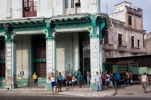 SCENE DE RUE ET VIE QUOTIDIENNE, PASEO DEL PRADO, LA HAVANE, CUBA, CARAIBES 