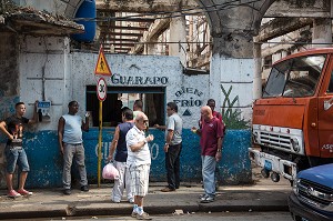 CAFE GUARAPO INSTALLE DANS UN IMMEUBLE EN RUINES DU CENTRE-VILLE (HABANA CENTRO), LA HAVANE, CUBA, CARAIBES 