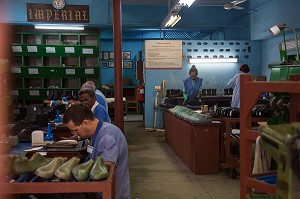 ATELIER DE FABRICATION DE CHAUSSURES, HABANA VIEJA, LA HAVANE, CUBA, CARAIBES 