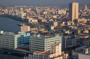 VUE SUR LE MALECON ET LE QUARTIER DE LA HABANA CENTRO DEPUIS LA TORRE, LA PLUS GRANDE TOUR DE LA HAVANE, CUBA, CARAIBES 