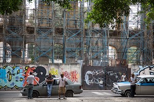 VIEILLES VOITURES AMERICAINES DANS LA RUE, VIE QUOTIDIENNE, CALLE TENIENTE REY, LA HAVANE, CUBA, CARAIBES 