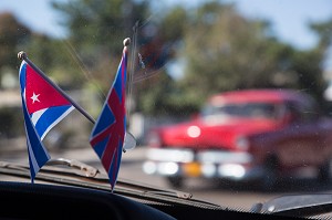 DRAPEAU CUBAIN DANS UN TAXI, LA HAVANE, CUBA, CARAIBES 
