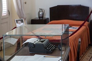 MACHINE A ECRIRE D'ERNEST HEMINGWAY (1899-1961), ECRIVAIN ET JOURNALISTE AMERICAIN, CHAMBRE 511 DE L'HOTEL AMBOS MUNDOS OU IL VECUT DANS LES ANNEES 30, CALLE DEL OBISPO, HABANA VIEJA, LA HAVANE, CUBA, CARAIBES 
