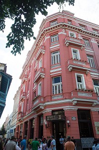 ENTREE DE L'HOTEL AMBOS MUNDOS OU VECUT ERNEST HEMINGWAY (1899-1961), ECRIVAIN ET JOURNALISTE AMERICAIN, DANS LES ANNEES 30, CALLE DEL OBISPO, HABANA VIEJA, LA HAVANE, CUBA, CARAIBES 