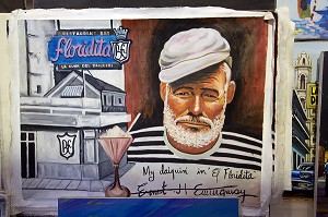 PEINTURE CONTEMPORAINE REPRESENTANT ERNEST HEMINGWAY (1899-1961), ECRIVAIN ET JOURNALISTE AMERICAIN, DANS LE BAR EL FLORIDITA OU IL BUVAIT SON DAIQUIRI PREFERE, HABANA VIEJA, LA HAVANE, CUBA, CARAIBES 