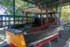 BATEAU LE PILAR DE KEY WEST ABRITE DANS LA FINCA VIGIA, MAISON ACHETE PAR ERNEST HEMINGWAY (1899-1961), ECRIVAIN ET JOURNALISTE AMERICAIN, DANS LES ANNEES 40, DEVENU SON MUSEE, SAN FRANCISCO DE PAULA, LA HAVANE, CUBA, CARAIBES 