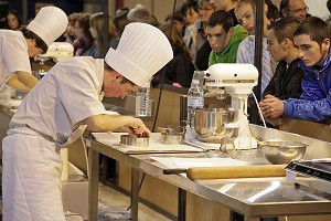 PATISSIER, OLYMPIADES DES METIERS DE BRETAGNE, FRANCE 