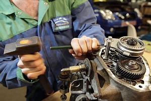 TECHNICIEN AUTOMOBILE, OLYMPIADES DES METIERS DE BRETAGNE, FRANCE 