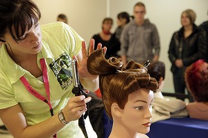 COIFFEUSE, OLYMPIADES DES METIERS DE BRETAGNE, FRANCE 