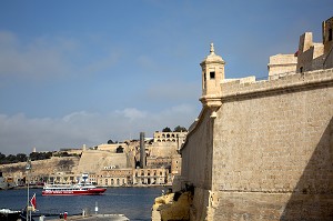 FORT SANT ANGELO, FORT SAINT ANGE, BIRGU, VITTORIOSA ET ASCENSEUR DU JARDIN D'UPPER BARRAKKA SUR L'AUTRE RIVE, LA VALETTE, MALTE 