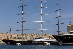 YACHT DE MILLIARDAIRES, MARINA DE VITTORIOSA ET LA VALETTE, MALTE 