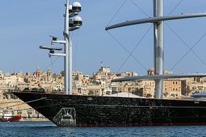 YACHT DE MILLIARDAIRE, MARINA DE VITTORIOSA ET LA VALETTE, MALTE 