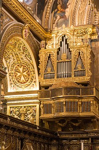 ORGUE ET CROIX DE MALTE, CO CATHEDRALE SAINT JEAN, LA VALETTE, MALTE 
