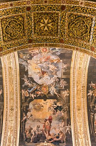 INTERIEUR, PLAFOND PEINT ET CROIX DE MALTE, CO CATHEDRALE SAINT JEAN, LA VALETTE, MALTE 
