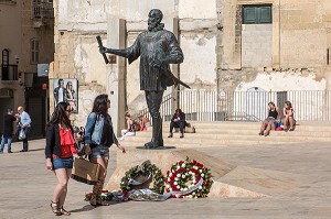 STATUE DE JEAN DE LA VALETTE FONDATEUR DE LA VILLE, MALTE 