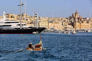 DGHAJSA, BATEAU TAXI, MARINA DE VITTORIOSA, YACHTS GRAND PORT DE LA VALETTE, MALTE 