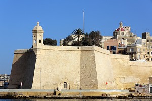 REMPARTS DE FLORIANA. LA TOUR DE GUET DE SENGLEA, DU SAFE HAVEN GARDENS, DECOREE DE L'OEIL ET L'OREILLE DE L'ORDRE DES CHEVALIERS DE MALTE, MALTE 
