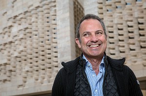 CONRAD BUHAGIAR, ARCHITECTE AYANT TRAVAILLE AVEC RENZO PIANO SUR LE NOUVEAU PARLEMENT DE MALTE, LA VALETTE, MALTE 