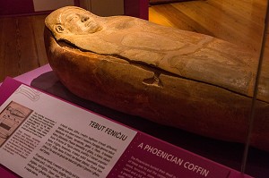 SARCOPHAGE PHENICIEN AU MUSEE NATIONAL D'ARCHEOLOGIE, LA VALETTE, MALTE 