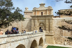 PORTE DE MDINA, ANCIENNE VILLE MEDIEVALE FORTIFIEE ET ANCIENNE CAPITALE DE MALTE, MDINA, MALTE 