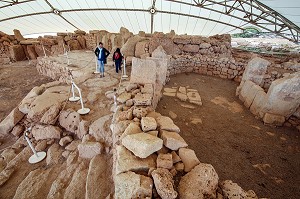 LES TEMPLES MEGALITHIQUES DE MNAJDRA, VOISINS DE CEUX D'HAGAR QIM, SONT INSCRITS AU PATRIMOINE MONDIAL DE L'UNESCO, MALTE 